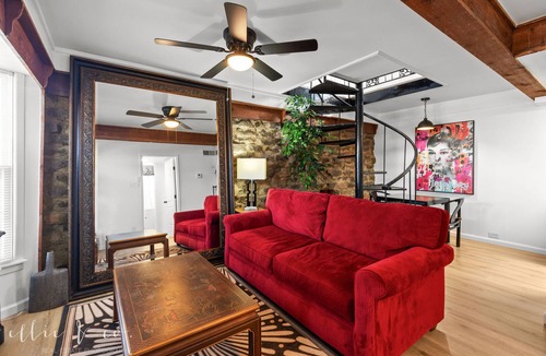 Sayles Blvd. Area Apartment | The Stiletto- Fashionable Stay
