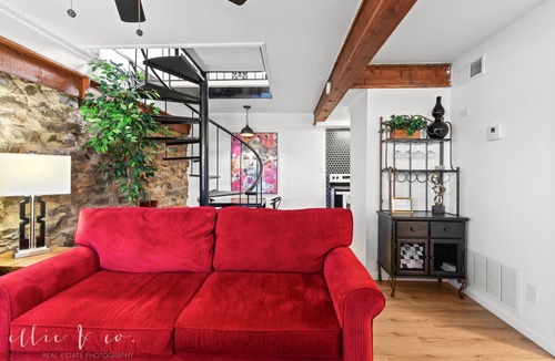Sayles Blvd. Area Apartment | The Stiletto- Fashionable Stay