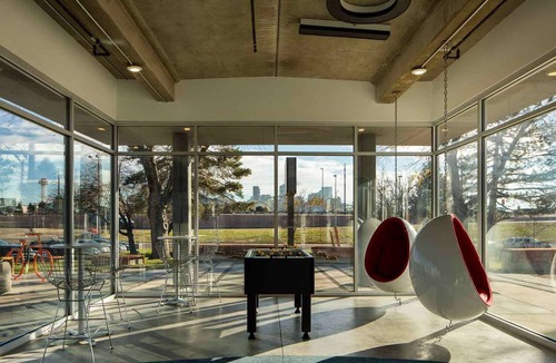 Jefferson Park Apartment | The Sunny Studio With City Views