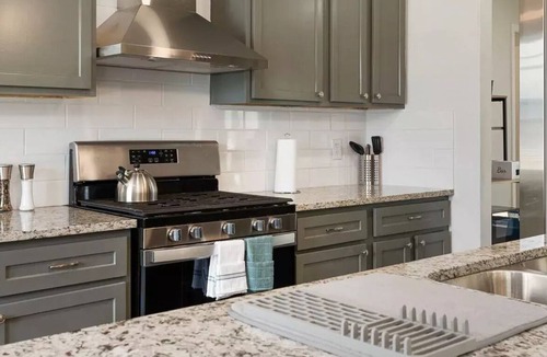Farmers Branch House | The Teal Retreat/15 mins to downtown/Near Addison