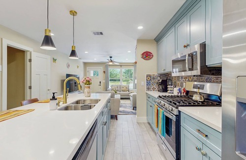 Southeast Houston House | The Twin Houses: 6BR Side-by-Side Modern Compound
