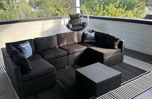 Northside House | The Ultimate Entertainer's Duplex: Perfect for Epic Gatherings of 16+