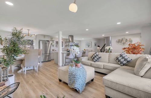 Waller House | The Ultimate PNW Escape! Hot Tub Movie Lounge Office