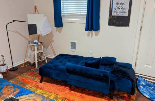 Highline Apartment | The Van Gogh Apartment - a cozy, creative retreat