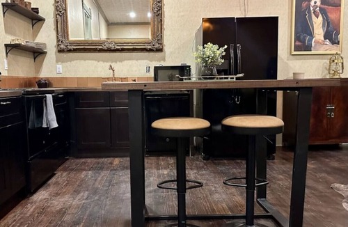 Okemah Apartment | The Velvet - A Woody Guthrie Inspired Inn