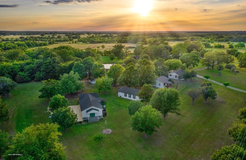 Grand Saline House | The Venue at Three Points - Meme's House