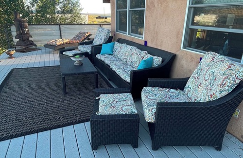 Walden House | The Walden House; cozy strawbale 3-bedroom home with fitness room & Hot Tub.