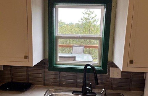 Royal Cabin | The Walnut at Hamilton Cove ~ Cabin Nineteen ~ Pet friendly ~ Lakefront