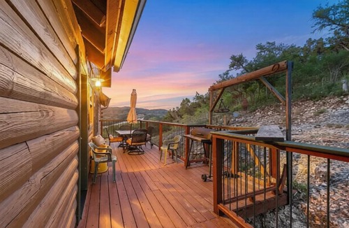 Mico Bed & Breakfast | The Walpole Cabin