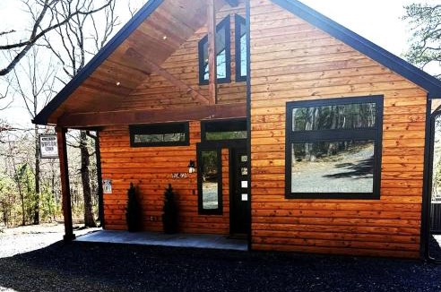 Board Camp House | The White Oak Cabin at Cabins of Wolf Pen Gap
