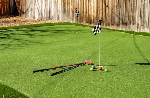 Westminster House | The Wild Western - 5Bed, Hot Tub, Sauna, Mini Putt, Fire Pit