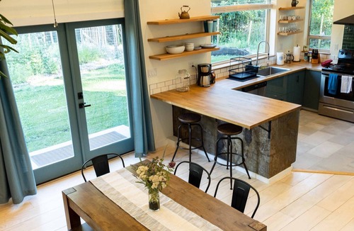 Winthrop House | The Winthrop Basecamp: Trailside vacation home—easy walk to Winthrop