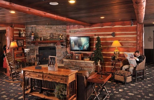 St. Joseph Hotel | Theme Suite with Whirlpool, Stoney Creek St. Joseph, Heated Pool