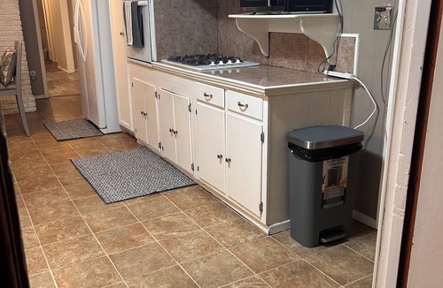 Summit House | This beautiful, spacious, cozy home is located right in the heart of Summit, MS.