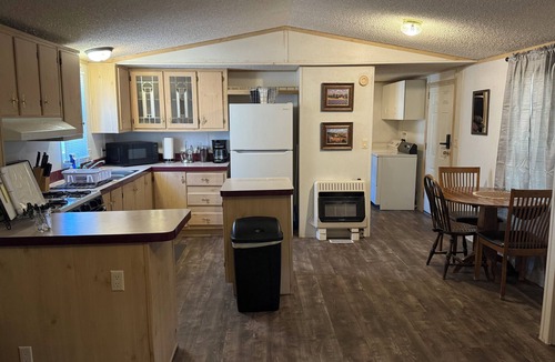 Reserve House | This charming and simple cottage offers 2 bedroom and close to popular places
