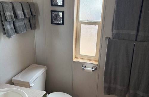 Reserve House | This charming and simple cottage offers 2 bedroom and close to popular places