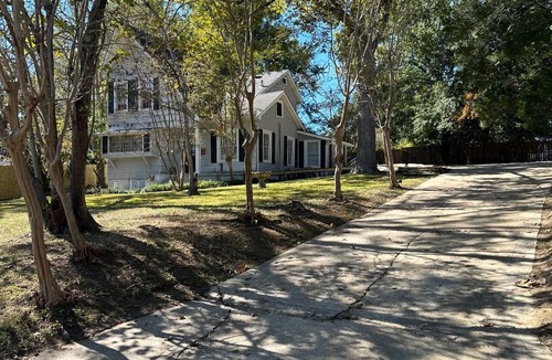 Downtown Historic House | This Charming Cottage home located in Historic Downtown Natchitoches.