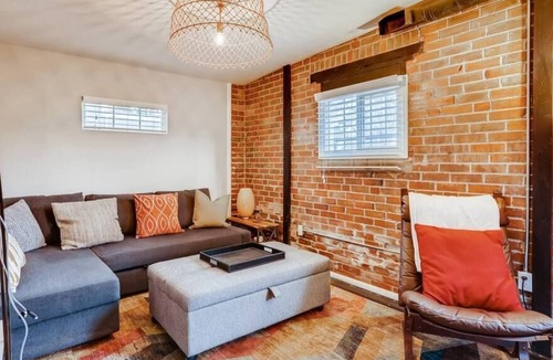 Speer House | This guest house is a 1 bedroom(s), 1 bathrooms, located in Denver, CO.