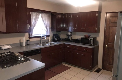 Whitehaven House | This home is literally a five minute walk from Elvis Presleys Graceland