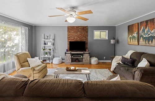 Walla Walla East House | This house is a 2 bedroom(s), 1.5 bathrooms, located in Walla Walla, WA.