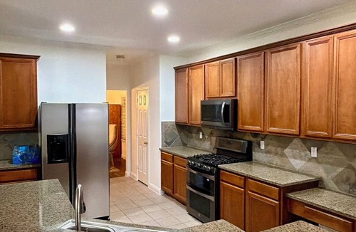 Barker House | This is a spacious house with 5 bedrooms and 2.5 bathrooms. many amenities