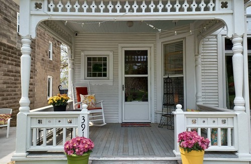 Lincoln Apartment | This is it! College View 2nd Story "Tree House" Suite 2-B