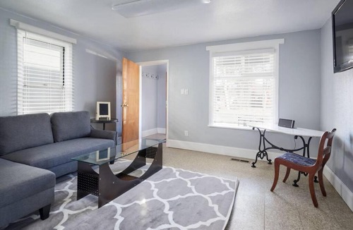 Cheyenne Apartment | This little house close to hospital,downtown & CFD