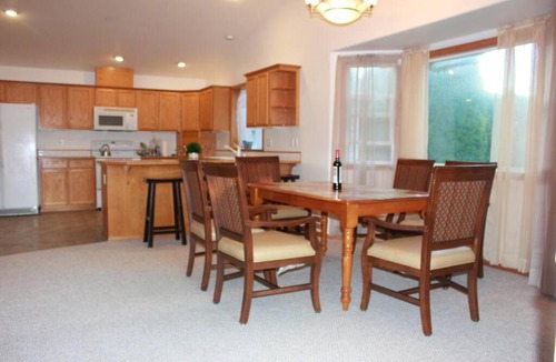 Everett Villa | Three-Bedroom Two Bath Home Private Home