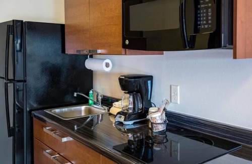 Jamestown Hotel | Three Comfortable Room w/Cooking Facilities Near Little Britches Fishing Pond