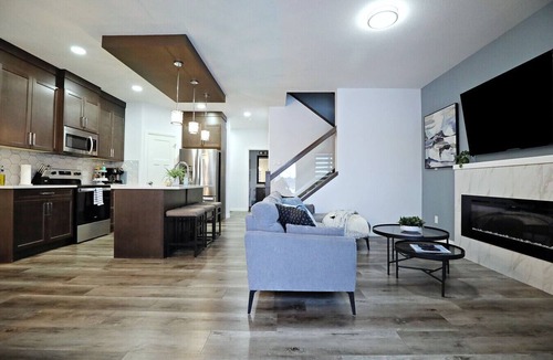 Southwest Edmonton House | Three King Beds|Central A/C|Fireplace|Park|Disney+