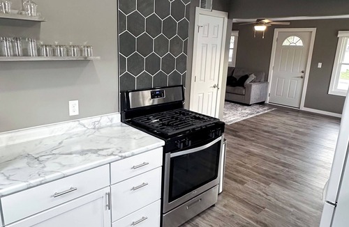Elm Creek House | Three Sisters' Place