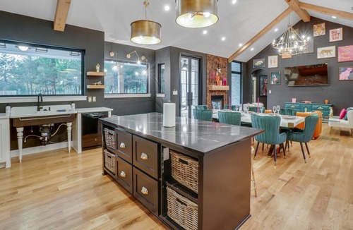 Waxahachie Villa | Tiger Mansion in the acress paradise for events