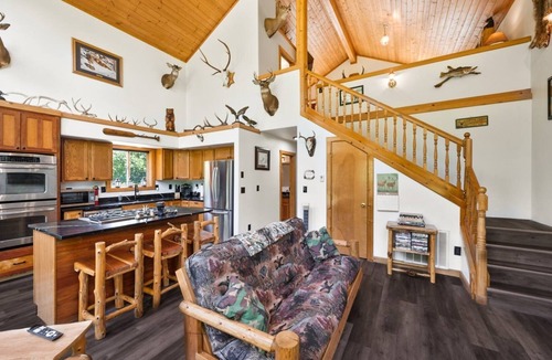 Lewis County Cabin | Tilton River Retreat | Riverside, Hot tub, Starlink