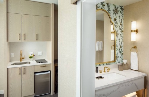 Fitzsimons Hotel | Timeless Charm! Dog-friendly Accommodation with Private Balcony!