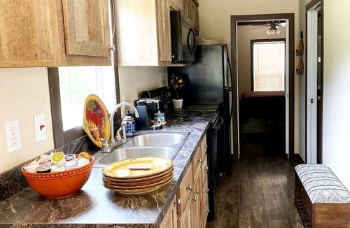 Willis Cabin | Tiny Home in Texas for Family Getaways near Houston