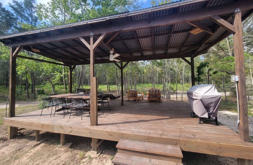 Conroe Cottage | Tiny Home with outside lounging area, sleeps 4! Short drive to The Woodlands