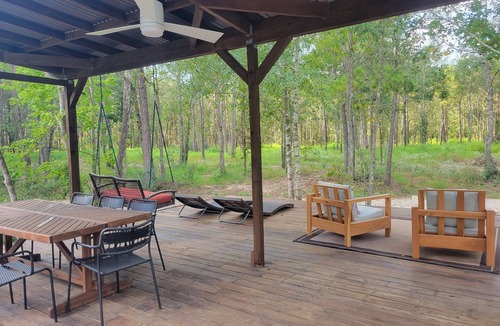 Conroe Cottage | Tiny Home with outside lounging area, sleeps 4! Short drive to The Woodlands