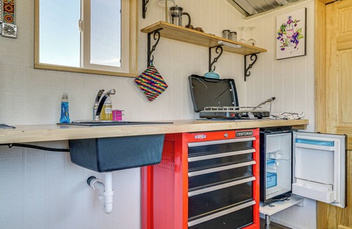 Rodeo Apartment | Tiny Town Cottages in Rodeo! 'Dog House'