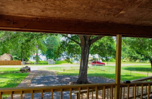 Negreet House | Toledo Bend Sleeps 9 3 Bedrooms 2 Baths Deck over lake