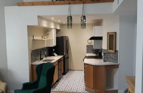 Glendale Condo | Top Floor. Cathedral Ceilings, Excellent Wi-FI - 20% off for 30 days