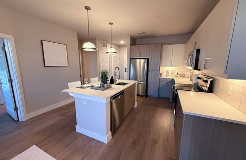 Frisco Square Apartment | Top-Floor Luxury Retreat, King Bed, Full Kitchen, Private Balcony