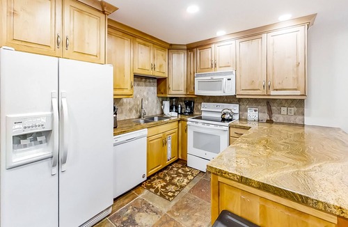 North Park City Condo | Top-Floor Snowcrest Condo | Fireplace, Pool & Hot Tub | Walk to Slopes & Bus