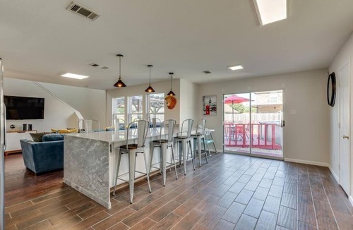 Grand Prairie House | Top-Notch 5BR 2,5BA Holiday Villa with Pool
