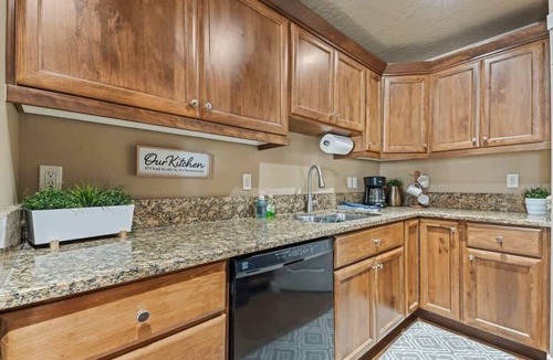 Caldwell Condo | Townhouse near College of Idaho, workspace