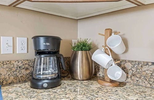 Caldwell Condo | Townhouse near College of Idaho, workspace