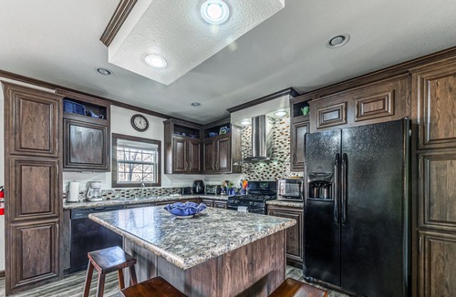 Ruidoso Downs Cabin | TR Green's House | Relax, Soak & Stay Close to the Action in Ruidoso Downs