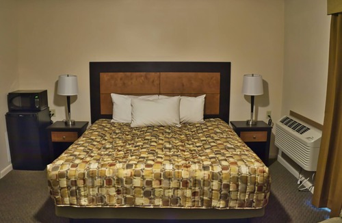 Valentine Hotel | Trade Winds Motel