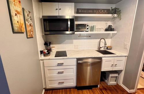 Lakeland North Apartment | Tranquil 2 bedroom apartment with private yard and deck