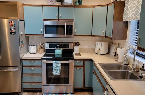 Moses Lake Condo | Tranquil 2-Bedroom Zen Condo Fully Stocked Kitchen, Patio, & Next to Golf Course