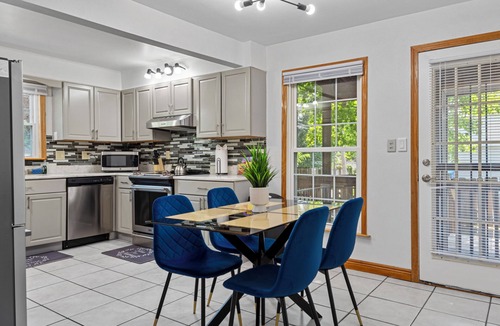 Springfield House | Tranquil 3-bedroom house with a massage chair